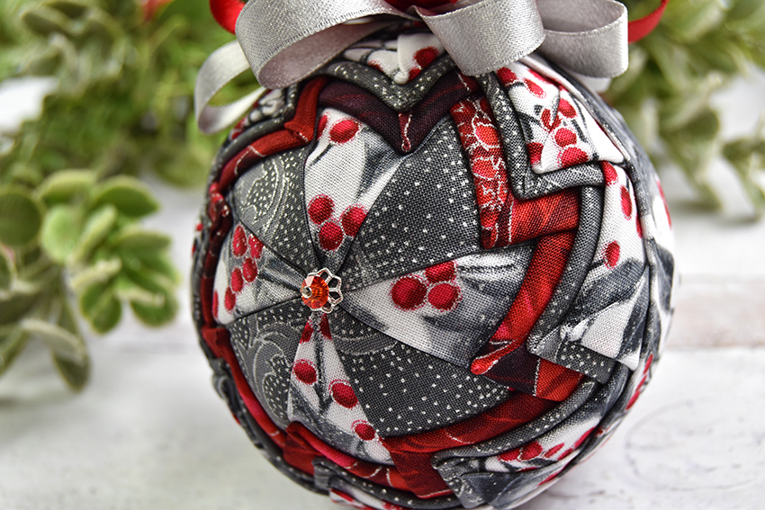 red-silver-prairie-pinwheel-quilted-no-sew-fabric-ornament-3 red-silver-prairie-pinwheel-quilted-no-sew-fabric-ornament-3