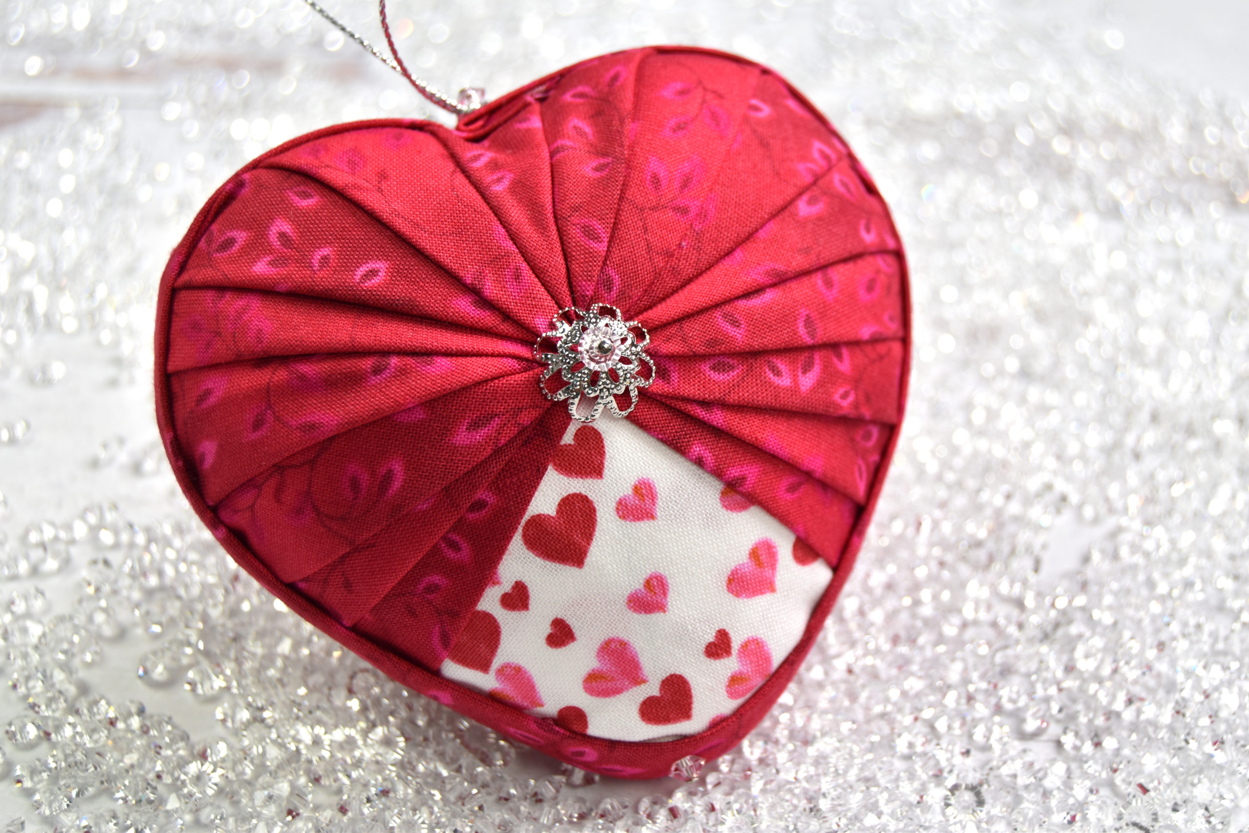 pleated-peekaboo-heart-quilted-no-sew-ornament-1-big pleated-peekaboo-heart-quilted-no-sew-ornament-1-big