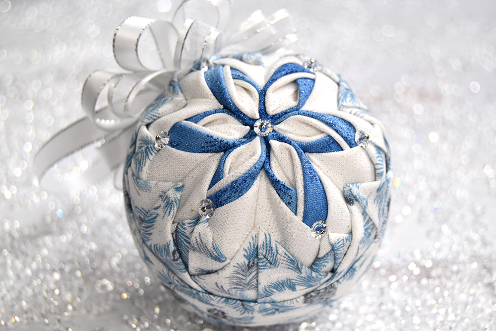 poinsettia-no-sew-quilted-ornament-2 poinsettia-no-sew-quilted-ornament-2