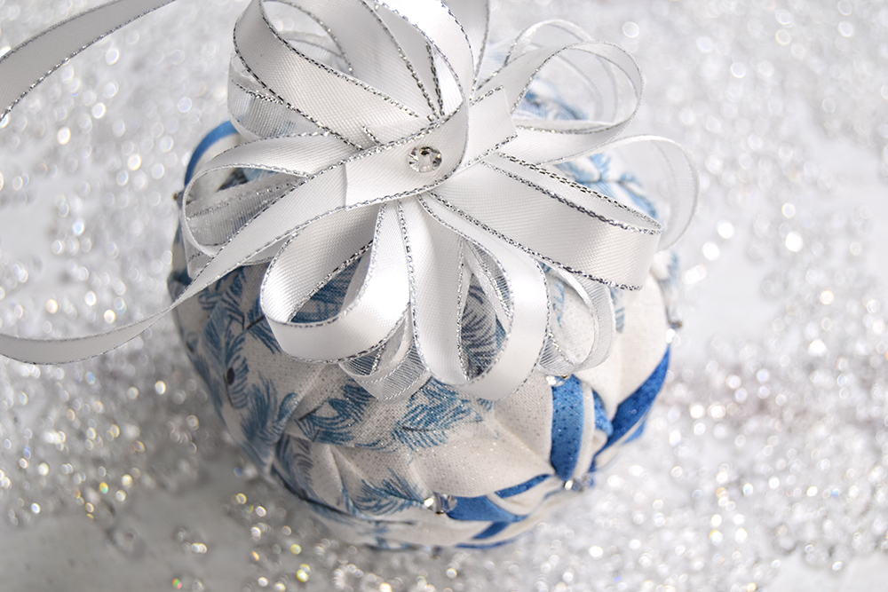 poinsettia-no-sew-quilted-ornament-3 poinsettia-no-sew-quilted-ornament-3