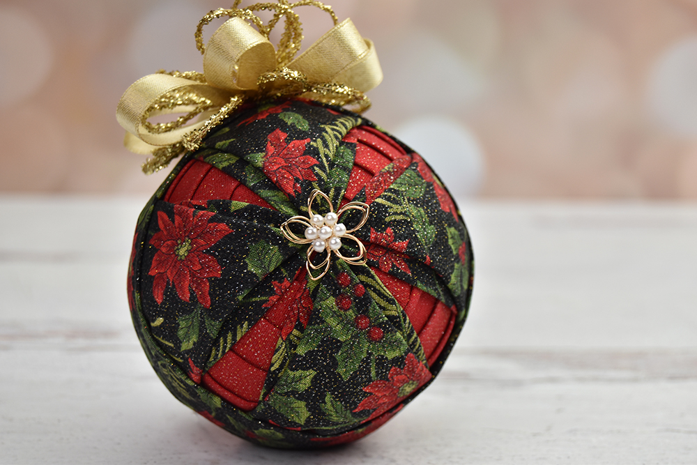 poinsettia-glitter-celebration-quilted-no-sew-christmas-ornament-2