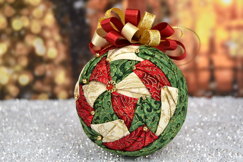 christmas-nova-quilted-no-sew-ornament-1