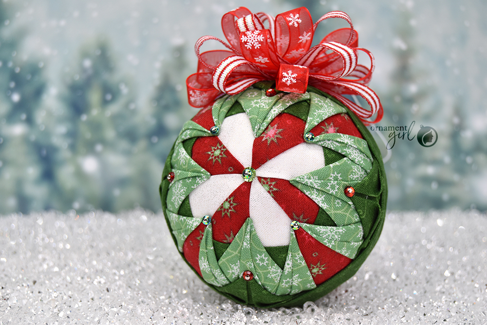 red-white-green-pinwheel-flower-no-sew-quilted-ball-ornament-1-wm