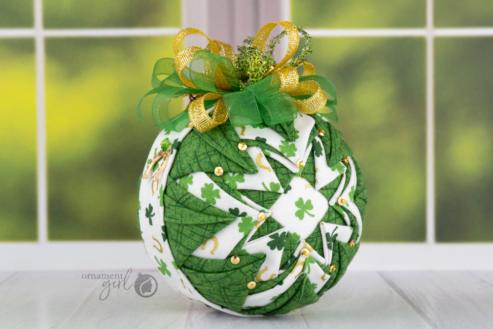 lucky-star-no-sew-quilted-ornament-01-wm