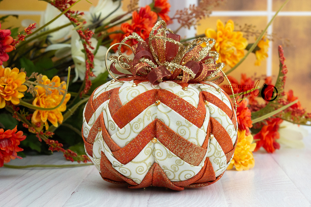 tufted-pumpkin-orange-gold-no-sew-quilted-ornament-02-wm